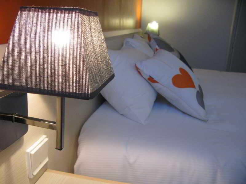 Greet Hotel Massieux Lyon Nord ภายนอก รูปภาพ