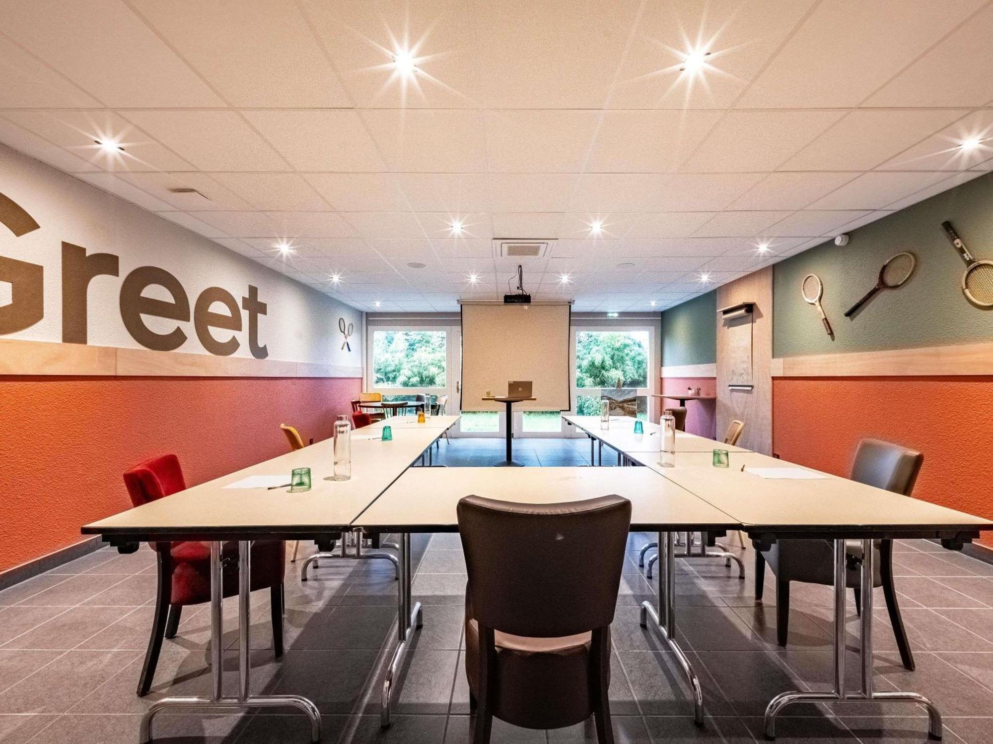 Greet Hotel Massieux Lyon Nord ภายนอก รูปภาพ