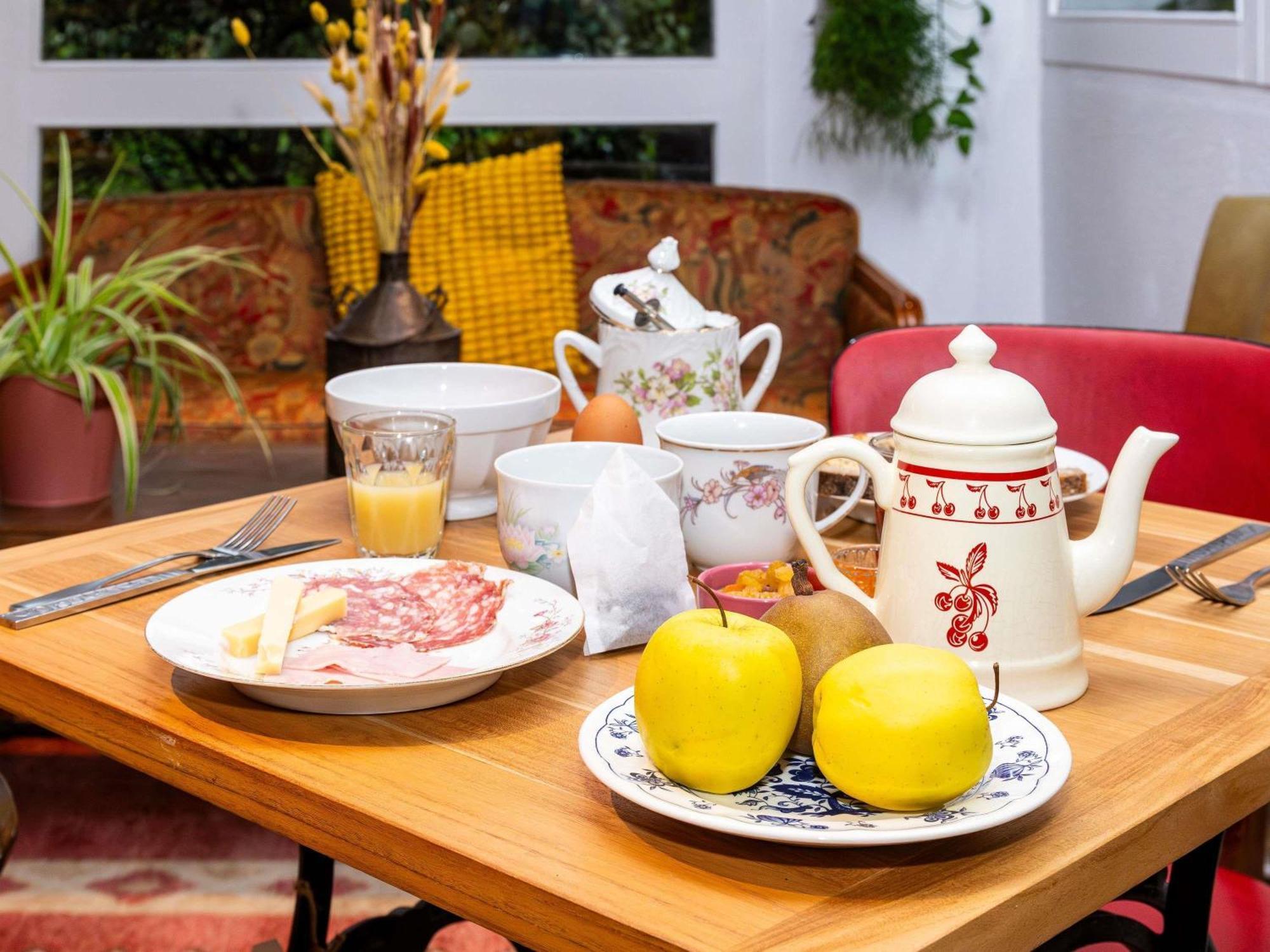 Greet Hotel Massieux Lyon Nord ภายนอก รูปภาพ