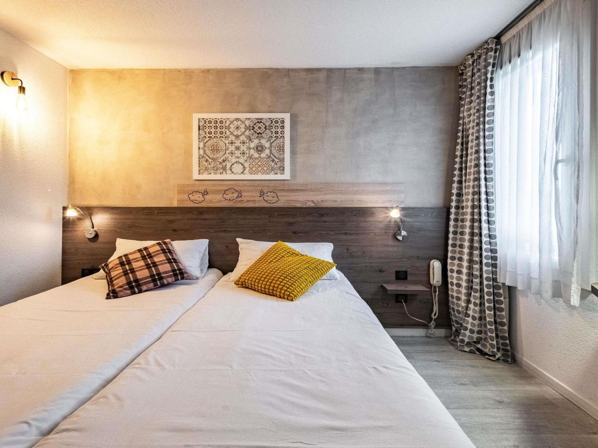 Greet Hotel Massieux Lyon Nord ภายนอก รูปภาพ
