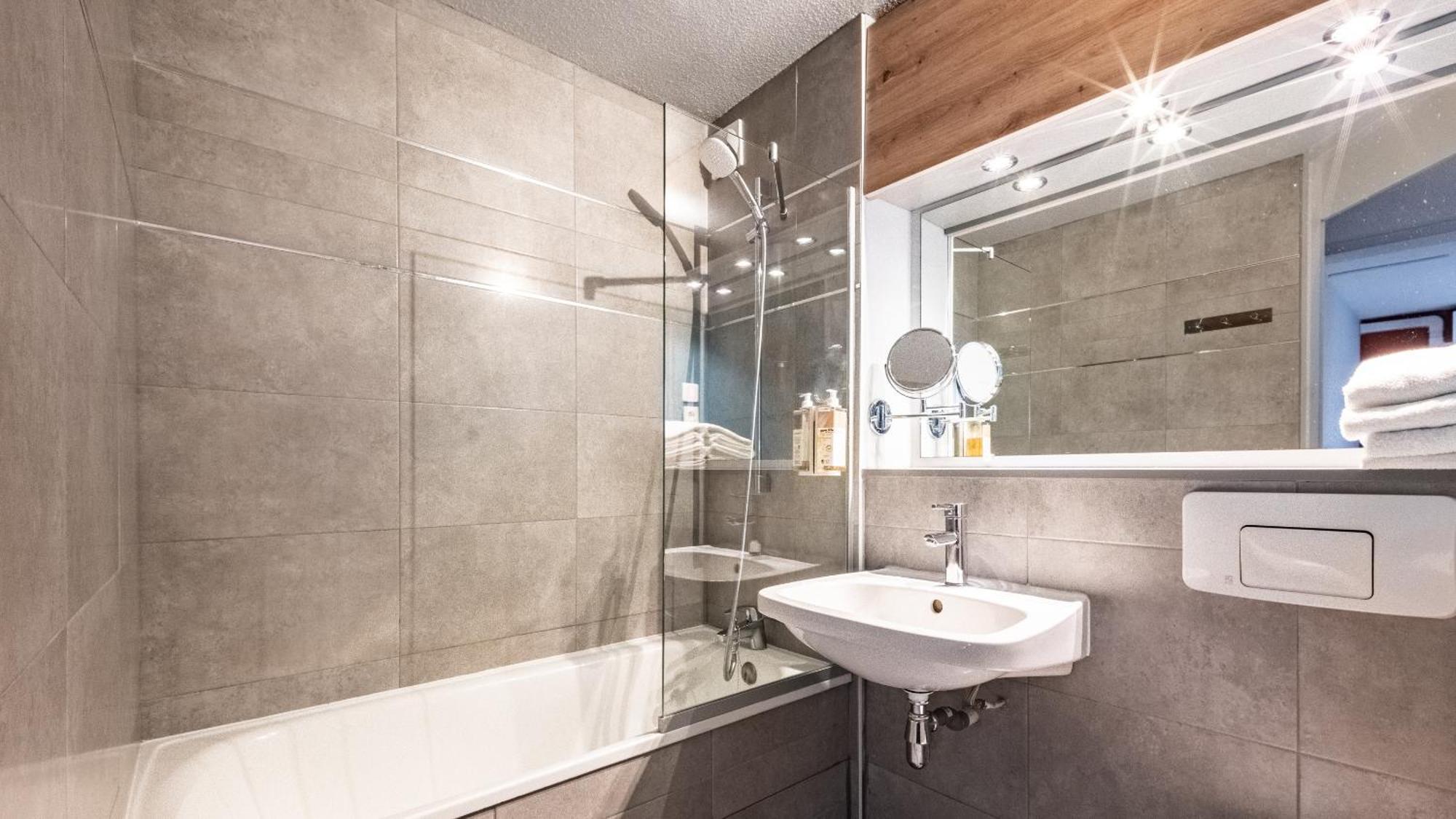 Greet Hotel Massieux Lyon Nord ภายนอก รูปภาพ